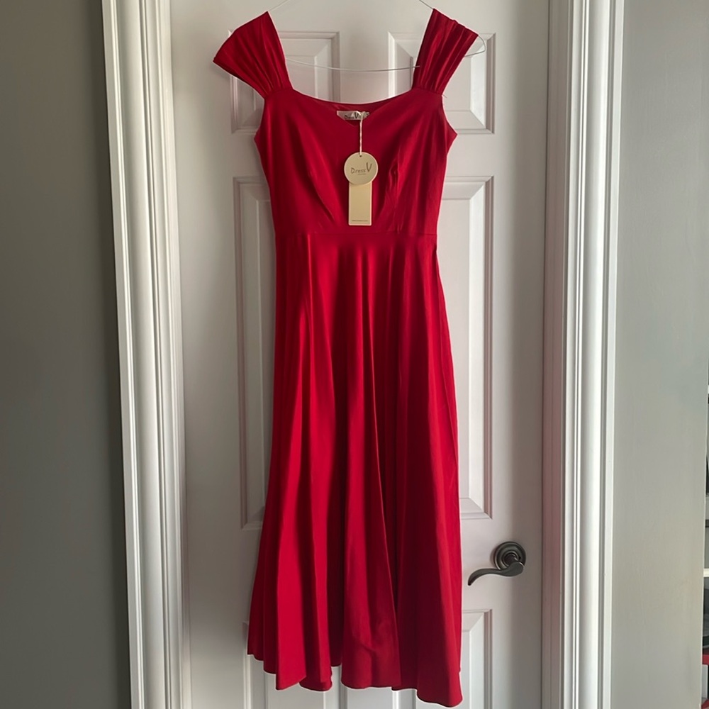 Super flattering NWT size medium (4-8) midi flair dress waiting to be worn!